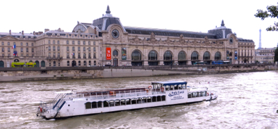 Boat in front of Musée d'Orsay, Paris