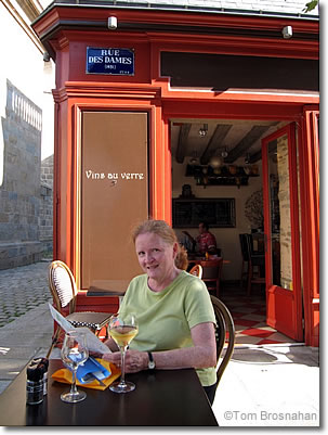 Jane at a restaurant on rue des Dames, Rennes, France