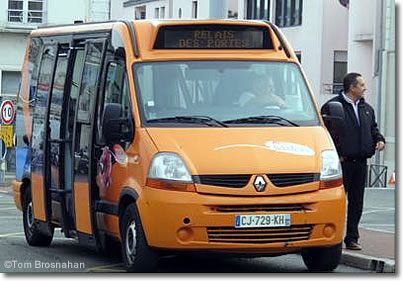 Relais des Portes minibus shuttle, Chartres, France