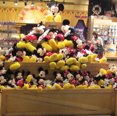 Mickey and Minnie, Disneyland, Paris