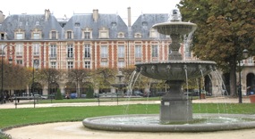 Fountain, Place des Vosges, Paris