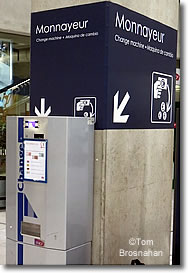 Change-making machine (monnayeur), Aérogare 2, CDG Airport, Paris, France