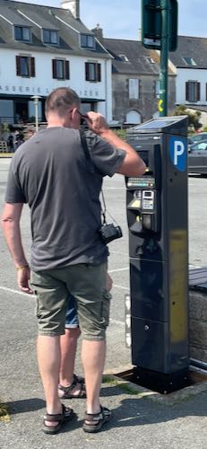 Man confronts horodateur, France